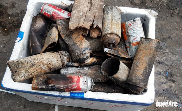 Xe máy giao gas ngã xuống đường, lửa bùng lên thiêu rụi 6 kiôt - Ảnh 4. Xe máy giao gas ngã xuống đường, lửa bùng lên thiêu rụi 6 kiôt - Ảnh 4.