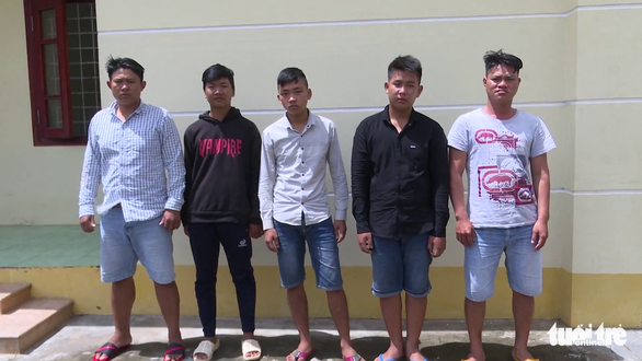 Tạm giữ 5 thanh niên mang súng đi đòi nợ tiền vay 5 triệu đồng - Ảnh 1. Tạm giữ 5 thanh niên mang súng đi đòi nợ tiền vay 5 triệu đồng - Ảnh 1.