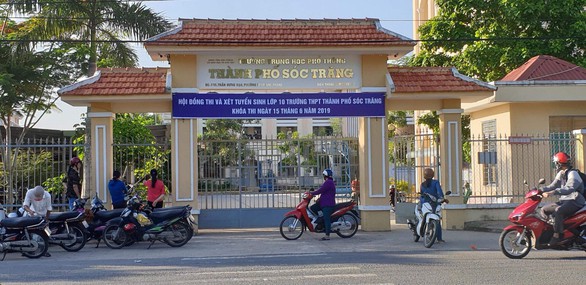 Sai phạm 2,6 tỉ, hiệu trưởng không bị kỷ luật mà còn được... trả góp - Ảnh 1. Sai phạm 2,6 tỉ, hiệu trưởng không bị kỷ luật mà còn được... trả góp - Ảnh 1.
