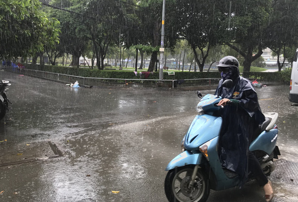 Sài Gòn sáng nắng, trưa mưa, buổi chiều sẽ mưa hầu hết Nam Bộ - Ảnh 1. Sài Gòn sáng nắng, trưa mưa, buổi chiều sẽ mưa hầu hết Nam Bộ - Ảnh 1.