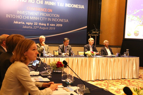 Lãnh đạo TP.HCM tìm hiểu dự án đê chống ngập và xe buýt nhanh Indonesia - Ảnh 1. Lãnh đạo TP.HCM tìm hiểu dự án đê chống ngập và xe buýt nhanh Indonesia - Ảnh 1.