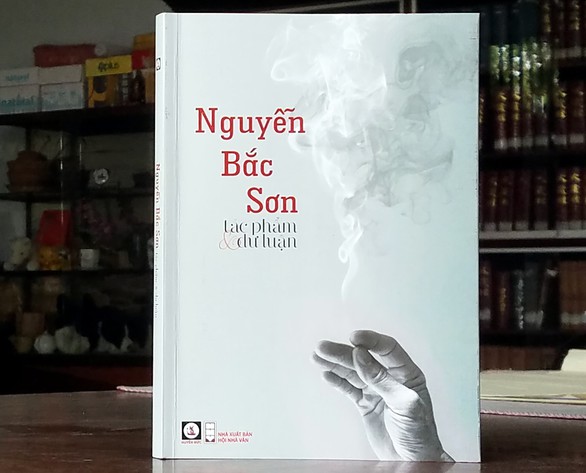 Nguyễn Du cười khóc văn chương lạnh, Thúy Kiều chìm nổi một dòng sông - Ảnh 1. Nguyễn Du cười khóc văn chương lạnh, Thúy Kiều chìm nổi một dòng sông - Ảnh 1.