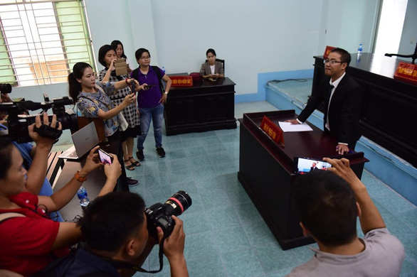 Tòa tuyên ông Nguyễn Hữu Linh 1 năm 6 tháng tù - Ảnh 4. Tòa tuyên ông Nguyễn Hữu Linh 1 năm 6 tháng tù - Ảnh 4.