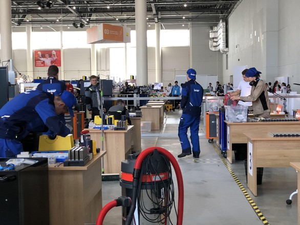 Rộn ràng ngày thi tay nghề ở WorldSkills Kazan 2019 - Ảnh 1. Rộn ràng ngày thi tay nghề ở WorldSkills Kazan 2019 - Ảnh 1.