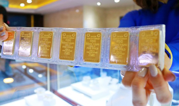 Cuộc chiến thuế quan Mỹ - Trung leo thang, vàng SJC lên 42,4 triệu - Ảnh 1. Cuộc chiến thuế quan Mỹ - Trung leo thang, vàng SJC lên 42,4 triệu - Ảnh 1.