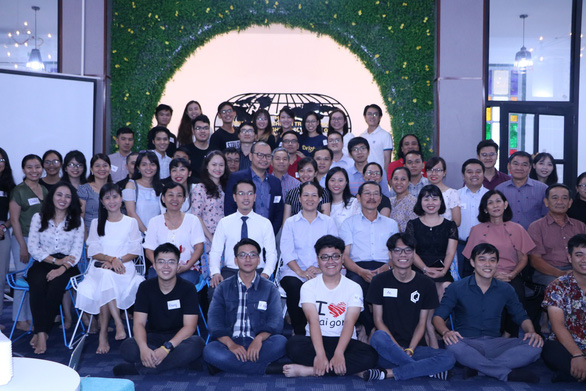 Cựu học sinh Trường THPT Chuyên Trần Đại Nghĩa kết nối để ươm mầm - Ảnh 1. Cựu học sinh Trường THPT Chuyên Trần Đại Nghĩa kết nối để ươm mầm - Ảnh 1.