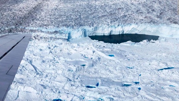 Phát hiện bí mật đáng lo ngại dưới những lớp sông băng ở Greenland - Ảnh 1. Phát hiện bí mật đáng lo ngại dưới những lớp sông băng ở Greenland - Ảnh 1.