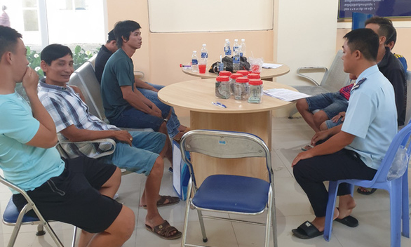 Sẽ tịch thu nửa tỉ đồng, xử phạt nhóm người định sang Campuchia đánh bạc - Ảnh 1. Sẽ tịch thu nửa tỉ đồng, xử phạt nhóm người định sang Campuchia đánh bạc - Ảnh 1.