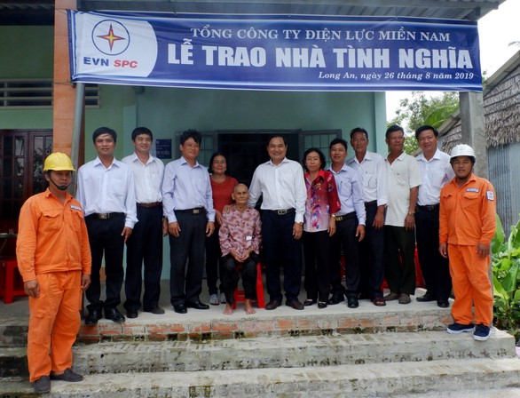 Điện lực miền Nam tặng hơn 70 căn nhà tình nghĩa cho dân - Ảnh 1. Điện lực miền Nam tặng hơn 70 căn nhà tình nghĩa cho dân - Ảnh 1.