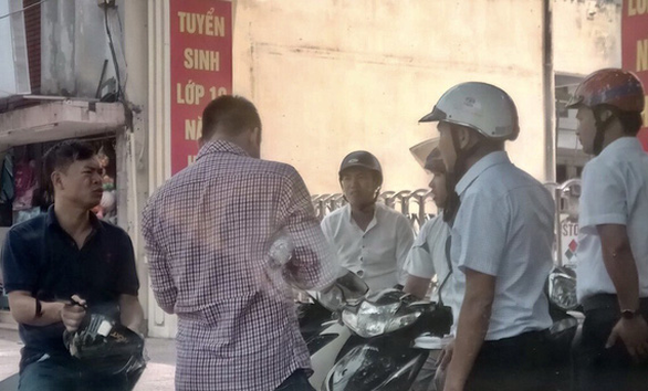 Mắc kẹt với Đại học Đông Đô - Ảnh 1. Mắc kẹt với Đại học Đông Đô - Ảnh 1.