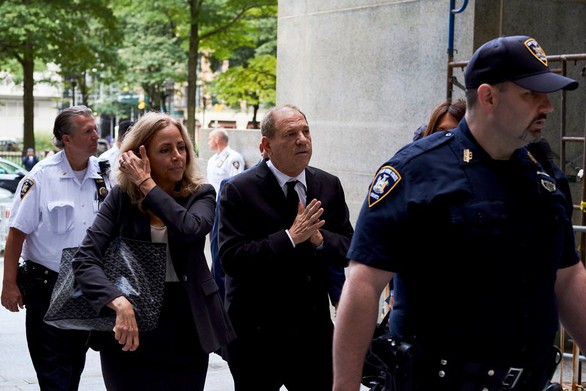 Harvey Weinstein phủ nhận cáo buộc tấn công tình dục, tòa dời đến 2020 - Ảnh 1. Harvey Weinstein phủ nhận cáo buộc tấn công tình dục, tòa dời đến 2020 - Ảnh 1.