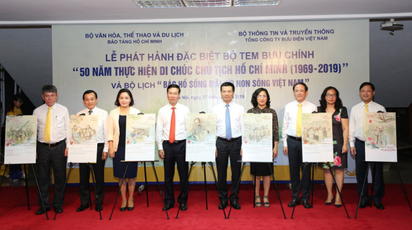 Phát hành bộ tem và bộ lịch đặc biệt về Bác Hồ - Ảnh 1. Phát hành bộ tem và bộ lịch đặc biệt về Bác Hồ - Ảnh 1.
