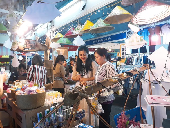 Thoả mua sắm tại Hội chợ Khuyến mại 2019 - Ảnh 3. Thoả mua sắm tại Hội chợ Khuyến mại 2019 - Ảnh 3.