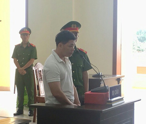 Lừa xin biển số ôtô đẹp giá ngàn đô, lãnh 13 năm tù - Ảnh 1. Lừa xin biển số ôtô đẹp giá ngàn đô, lãnh 13 năm tù - Ảnh 1.