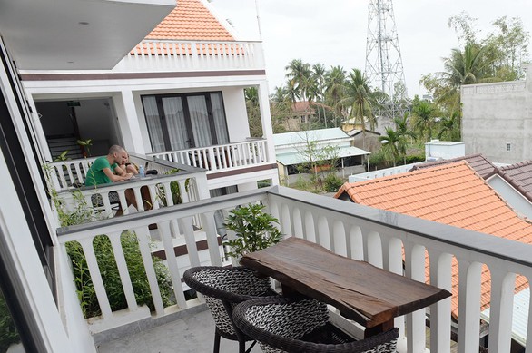 400 người Trung Quốc sang đánh bạc, quản lý người nước ngoài quá lơi lỏng? - Ảnh 1. 400 người Trung Quốc sang đánh bạc, quản lý người nước ngoài quá lơi lỏng? - Ảnh 1.