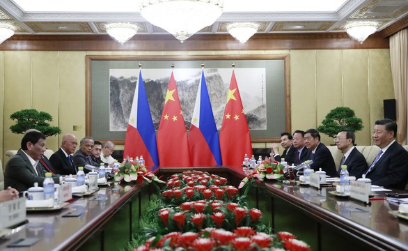 Ông Duterte nêu phán quyết Biển Đông ngay ở Bắc Kinh, ông Tập bác bỏ - Ảnh 1. Ông Duterte nêu phán quyết Biển Đông ngay ở Bắc Kinh, ông Tập bác bỏ - Ảnh 1.
