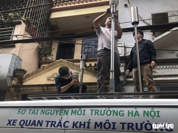 Bà con quanh Công ty Rạng Đông giờ ngủ cũng bịt khẩu trang - Ảnh 4. Bà con quanh Công ty Rạng Đông giờ ngủ cũng bịt khẩu trang - Ảnh 4.