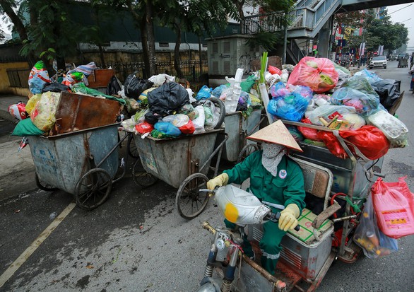 Thu gom rác được bổ sung vào danh mục nghề nặng nhọc, độc hại, nguy hiểm - Ảnh 1. Thu gom rác được bổ sung vào danh mục nghề nặng nhọc, độc hại, nguy hiểm - Ảnh 1.