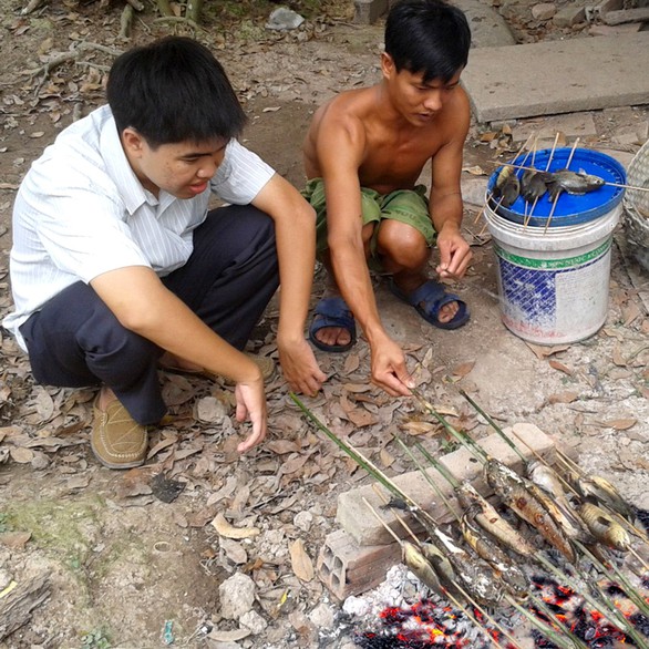 Bắt con cá rô bỏ vô rổ nhảy rồ rồ - Ảnh 2. Bắt con cá rô bỏ vô rổ nhảy rồ rồ - Ảnh 2.