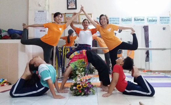 Lấy lại niềm vui cuộc sống nhờ yoga - Ảnh 1. Lấy lại niềm vui cuộc sống nhờ yoga - Ảnh 1.