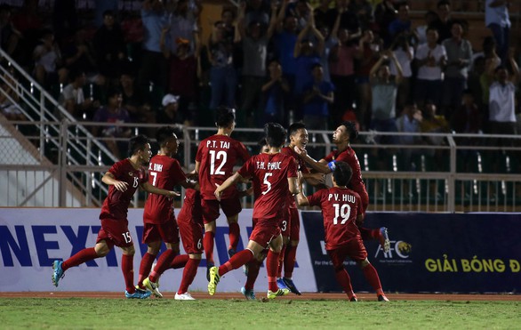 U18 Việt Nam may mắn thắng Malaysia trận ra quân - Ảnh 2. U18 Việt Nam may mắn thắng Malaysia trận ra quân - Ảnh 2.