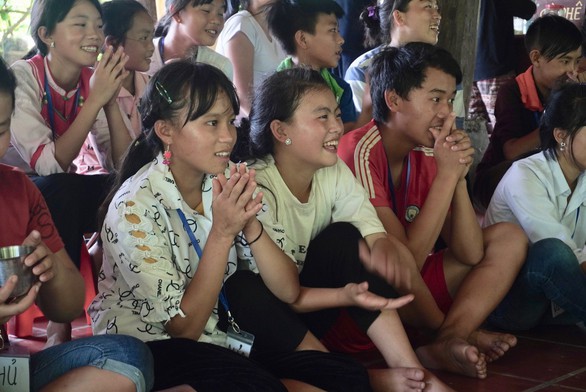 Sinh viên ĐH Fulbright chạy xe ôm làm dự án giúp trẻ vùng cao - Ảnh 2. Sinh viên ĐH Fulbright chạy xe ôm làm dự án giúp trẻ vùng cao - Ảnh 2.