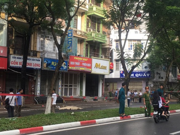 Tông vào cây đổ trên đường, nam thanh niên chết tại chỗ - Ảnh 1. Tông vào cây đổ trên đường, nam thanh niên chết tại chỗ - Ảnh 1.