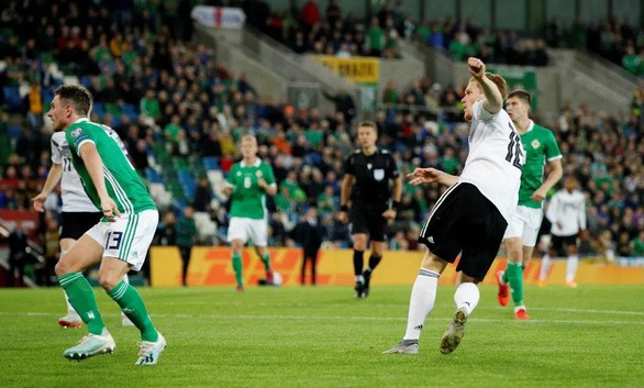 Hậu vệ có cú vôlê trái phá, Đức tìm lại mạch thắng tại vòng loại Euro 2020 - Ảnh 1. Hậu vệ có cú vôlê trái phá, Đức tìm lại mạch thắng tại vòng loại Euro 2020 - Ảnh 1.