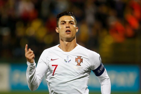Ronaldo lập hàng loạt kỷ lục sau cú ‘poker’ ở vòng loại Euro 2020 - Ảnh 1. Ronaldo lập hàng loạt kỷ lục sau cú ‘poker’ ở vòng loại Euro 2020 - Ảnh 1.