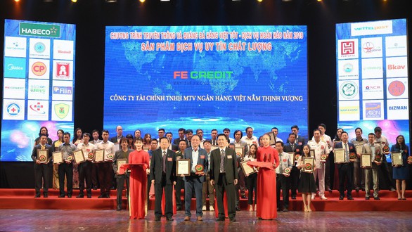 FE CREDIT lọt top 10 Hàng Việt tốt vì quyền lợi người tiêu dùng 2019 - Ảnh 2. FE CREDIT lọt top 10 Hàng Việt tốt vì quyền lợi người tiêu dùng 2019 - Ảnh 2.
