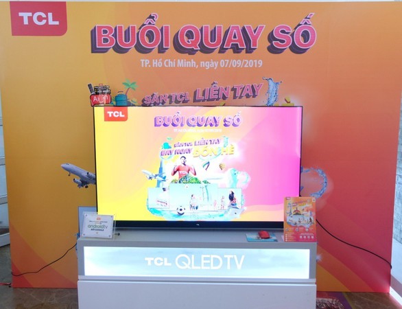 TCL quay số chương trình ‘săn TCL liền tay - bay ngay đón hè’ - Ảnh 1. TCL quay số chương trình ‘săn TCL liền tay - bay ngay đón hè’ - Ảnh 1.