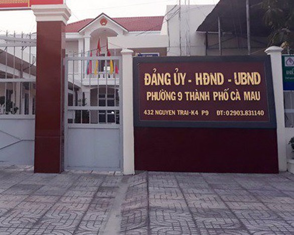Cà Mau khởi tố vụ nguyên phó chủ tịch phường vận động tiền khi ký xác nhận đơn - Ảnh 1. Cà Mau khởi tố vụ nguyên phó chủ tịch phường vận động tiền khi ký xác nhận đơn - Ảnh 1.