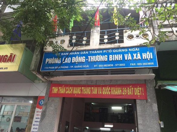 Quảng Ngãi bắt tạm giam 2 cán bộ liên quan vụ ăn chặn tiền chính sách - Ảnh 1. Quảng Ngãi bắt tạm giam 2 cán bộ liên quan vụ ăn chặn tiền chính sách - Ảnh 1.
