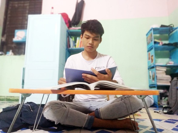 Đường vào đại học gian nan của chàng trai từng ở trọ... chuồng bò - Ảnh 1. Đường vào đại học gian nan của chàng trai từng ở trọ... chuồng bò - Ảnh 1.