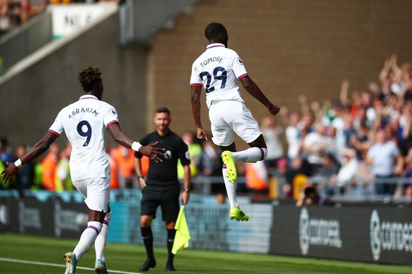 Abraham lập hat-trick, Chelsea đè bẹp ‘khắc tinh của những ông lớn’ - Ảnh 1. Abraham lập hat-trick, Chelsea đè bẹp ‘khắc tinh của những ông lớn’ - Ảnh 1.