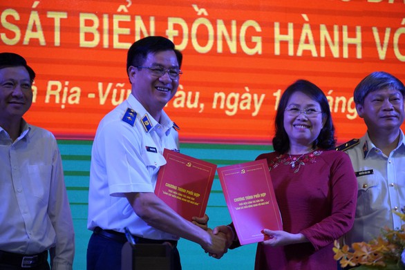Sẵn sàng bảo vệ ngư dân khi bị tàu lạ đâm va, lấy ngư cụ - Ảnh 1. Sẵn sàng bảo vệ ngư dân khi bị tàu lạ đâm va, lấy ngư cụ - Ảnh 1.