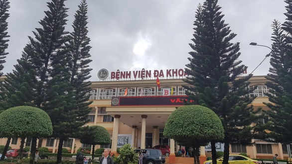 Giám đốc bệnh viện ban hành 1.165 quyết định để tránh đấu thầu - Ảnh 1. Giám đốc bệnh viện ban hành 1.165 quyết định để tránh đấu thầu - Ảnh 1.