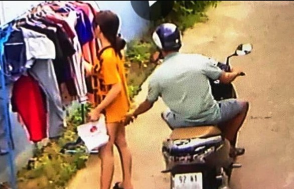 Phạt nam thanh niên sàm sỡ cô gái đứng phơi đồ 200.000 đồng - Ảnh 1. Phạt nam thanh niên sàm sỡ cô gái đứng phơi đồ 200.000 đồng - Ảnh 1.