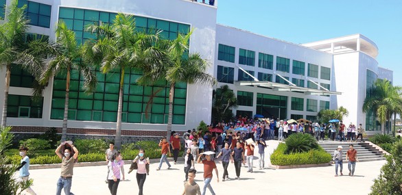 Công ty Hàn Quốc xin lỗi công nhân về phần ăn trưa nghi có dòi - Ảnh 1. Công ty Hàn Quốc xin lỗi công nhân về phần ăn trưa nghi có dòi - Ảnh 1.