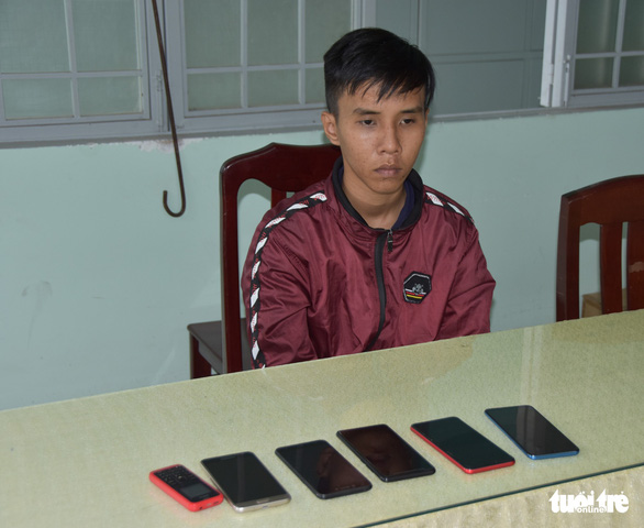 Bắt nghi phạm chuyên vào bệnh viện trộm điện thoại - Ảnh 1. Bắt nghi phạm chuyên vào bệnh viện trộm điện thoại - Ảnh 1.
