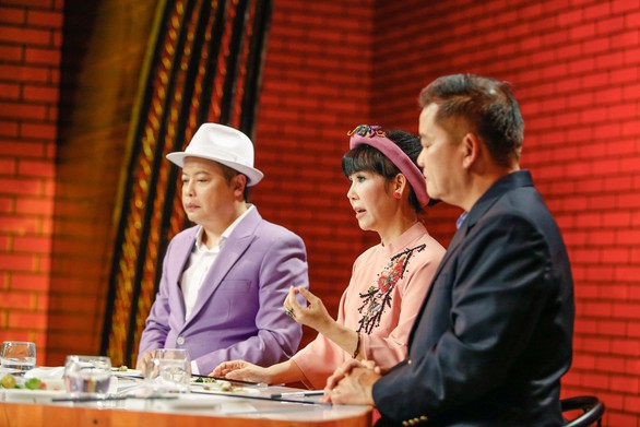 Hoàng Vương là thí sinh đầu tiên cuốn dao rời Top chef Vietnam 2019 - Ảnh 4. Hoàng Vương là thí sinh đầu tiên cuốn dao rời Top chef Vietnam 2019 - Ảnh 4.