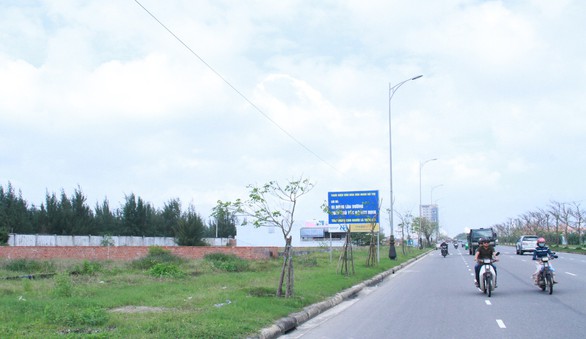 Không có chuyện người Trung Quốc đứng tên giấy chứng nhận quyền sử dụng đất - Ảnh 1. Không có chuyện người Trung Quốc đứng tên giấy chứng nhận quyền sử dụng đất - Ảnh 1.