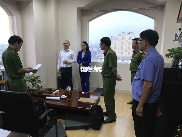 Cảnh sát khám xét trụ sở Alibaba đến rạng sáng - Ảnh 8. Cảnh sát khám xét trụ sở Alibaba đến rạng sáng - Ảnh 8.