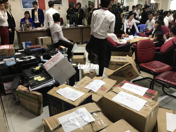 Cảnh sát khám xét trụ sở Alibaba đến rạng sáng - Ảnh 9. Cảnh sát khám xét trụ sở Alibaba đến rạng sáng - Ảnh 9.