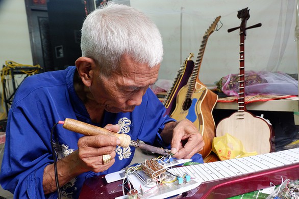 Lửa nghề truyền mãi ngàn sau - Kỳ 3: Một đời tứ tuyệt cầm - Ảnh 2. Lửa nghề truyền mãi ngàn sau - Kỳ 3: Một đời tứ tuyệt cầm - Ảnh 2.