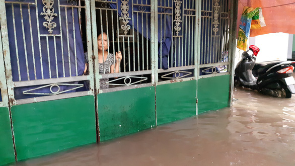 Mưa lớn, nhiều tuyến đường Hà Tĩnh thành sông - Ảnh 5. Mưa lớn, nhiều tuyến đường Hà Tĩnh thành sông - Ảnh 5.