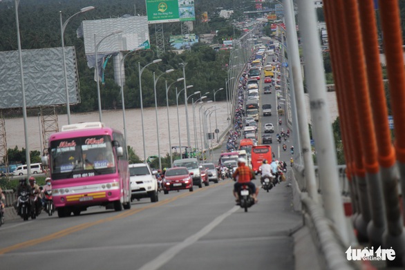 Trưng dụng cả hai làn cầu Rạch Miễu để người dân quay lại TP.HCM - Ảnh 7. Trưng dụng cả hai làn cầu Rạch Miễu để người dân quay lại TP.HCM - Ảnh 7.