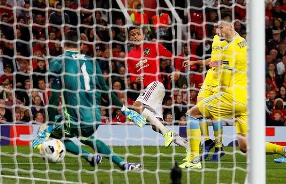 Tiền đạo 17 tuổi Greenwood độc diễn ghi bàn giúp Manchester United có 3 điểm ở Europa League - Ảnh 1. Tiền đạo 17 tuổi Greenwood độc diễn ghi bàn giúp Manchester United có 3 điểm ở Europa League - Ảnh 1.