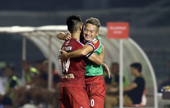 Derby buồn tẻ trên sân Thống Nhất dù có đến 5 bàn thắng - Ảnh 1. Derby buồn tẻ trên sân Thống Nhất dù có đến 5 bàn thắng - Ảnh 1.