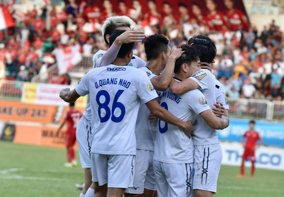 Hoàng Anh Gia Lai thắng Hải Phòng 5-1 trên sân Pleiku - Ảnh 1. Hoàng Anh Gia Lai thắng Hải Phòng 5-1 trên sân Pleiku - Ảnh 1.